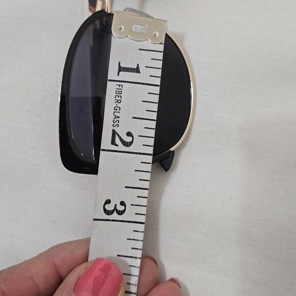 Oscar de La Renta Sunglasses - Picture 7 of 8